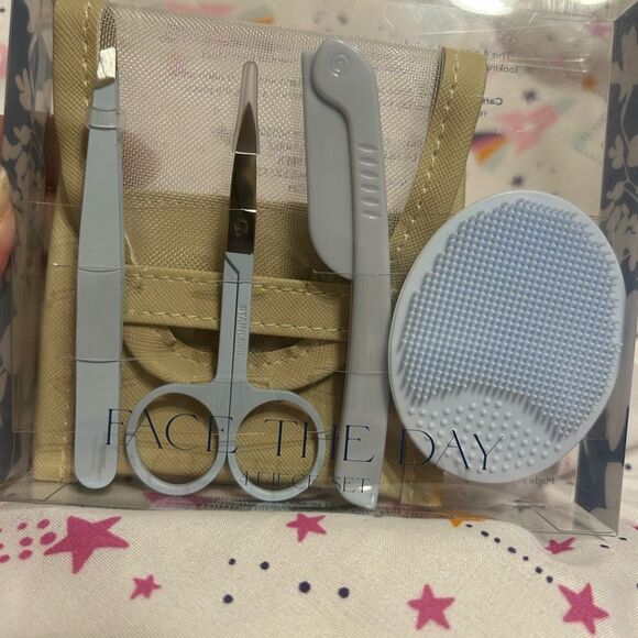 NWT Belk Skincare Tool Set in Beige and Blue - Picture 8 of 9
